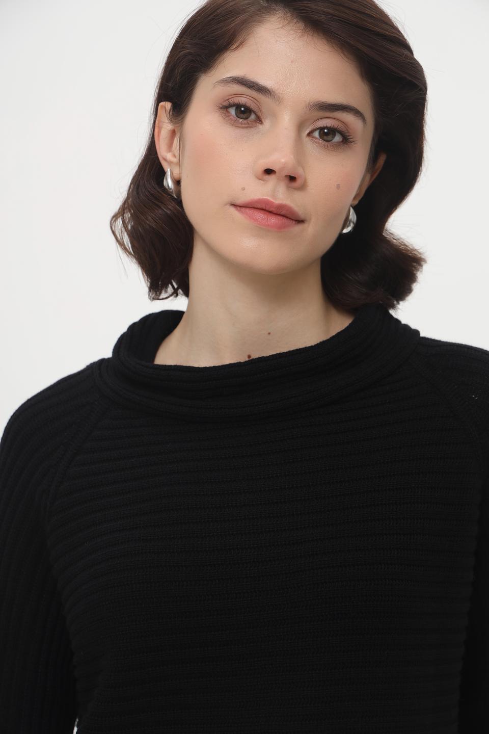 Пуловер Monari чёрный с горлом