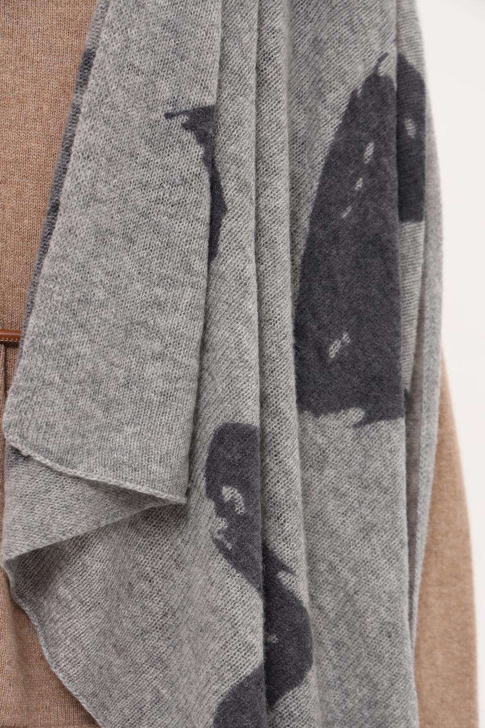 Платок Fraas с принтом сердец серый