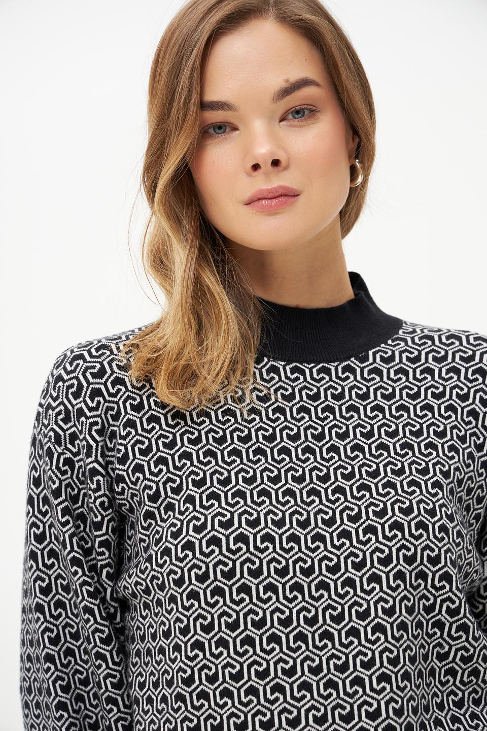 Пуловер Broadway с геометрическим принтом