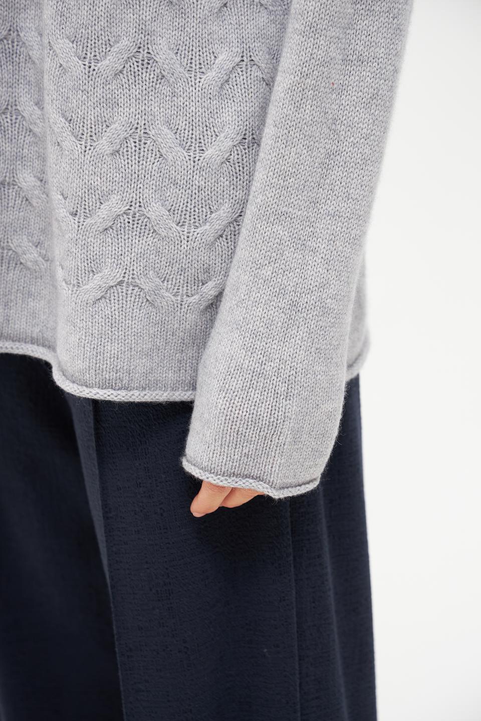 Пуловер Gerry Weber серый с косами