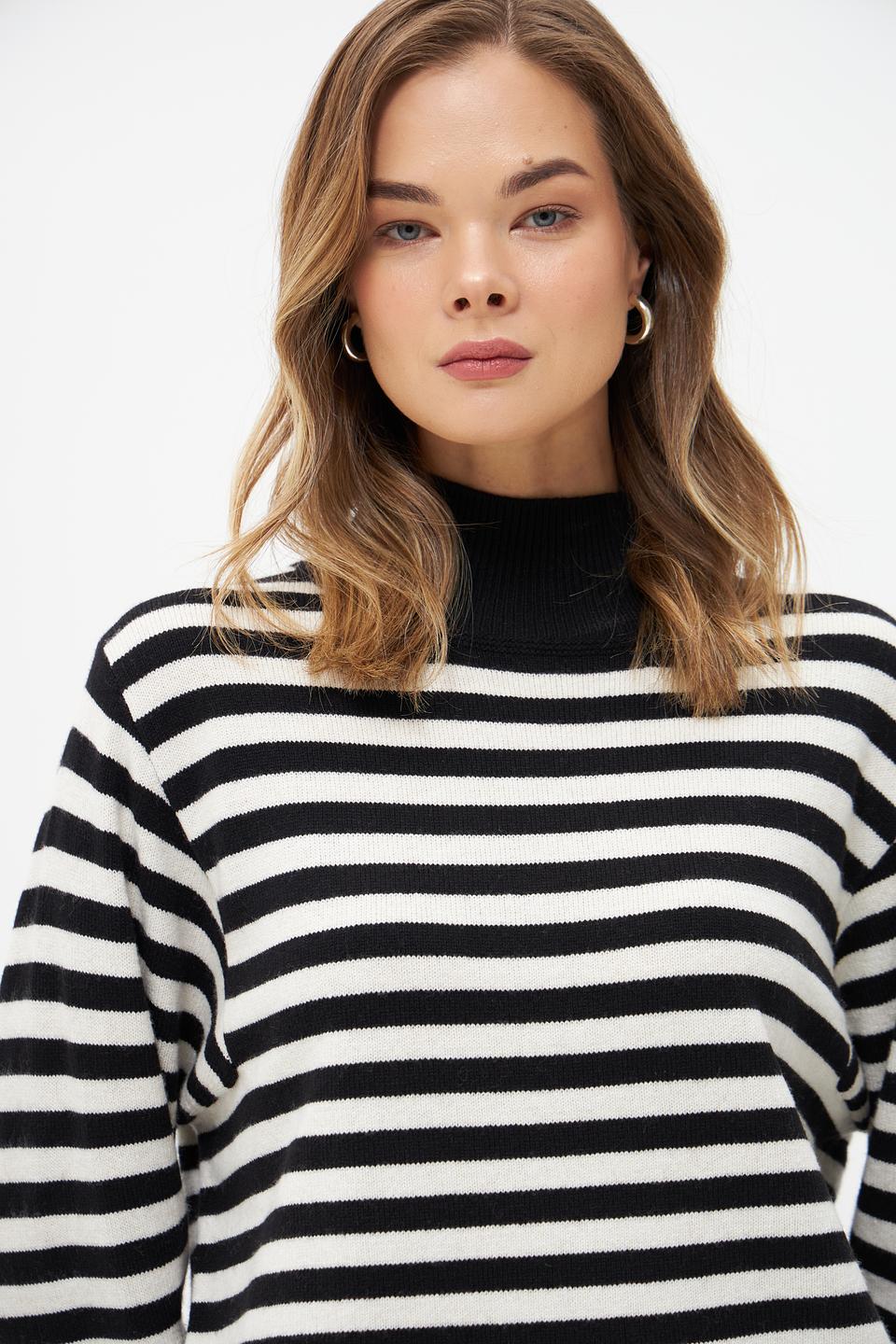 Пуловер Oui в полоску