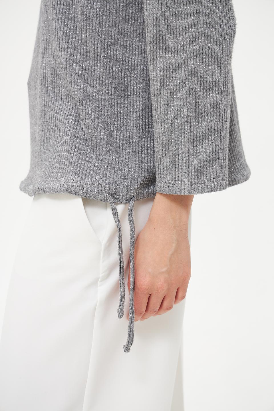 Пуловер Oui с завязками серый