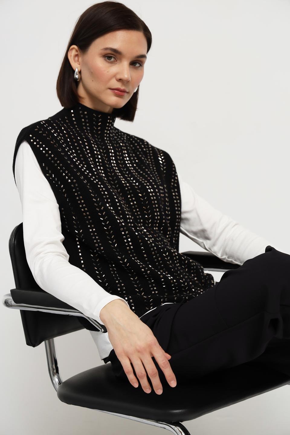 Жилет Monari с декоративной вышивкой