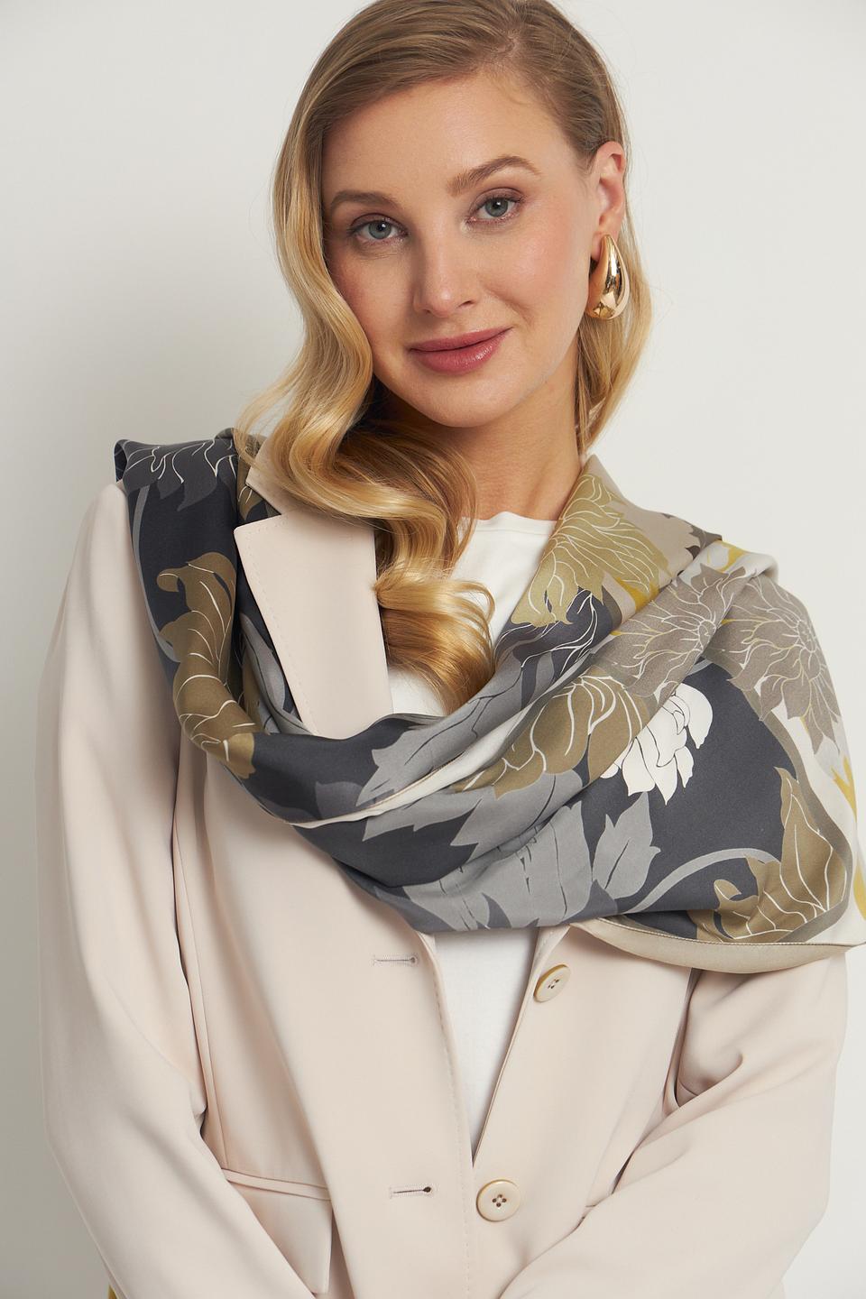 Шарф Marc Cain с цветочным принтом
