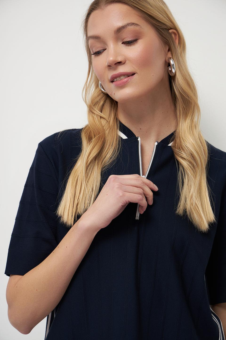 Пуловер Marc Cain темно-синий с молнией