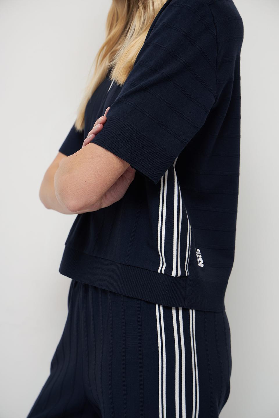 Пуловер Marc Cain темно-синий с молнией