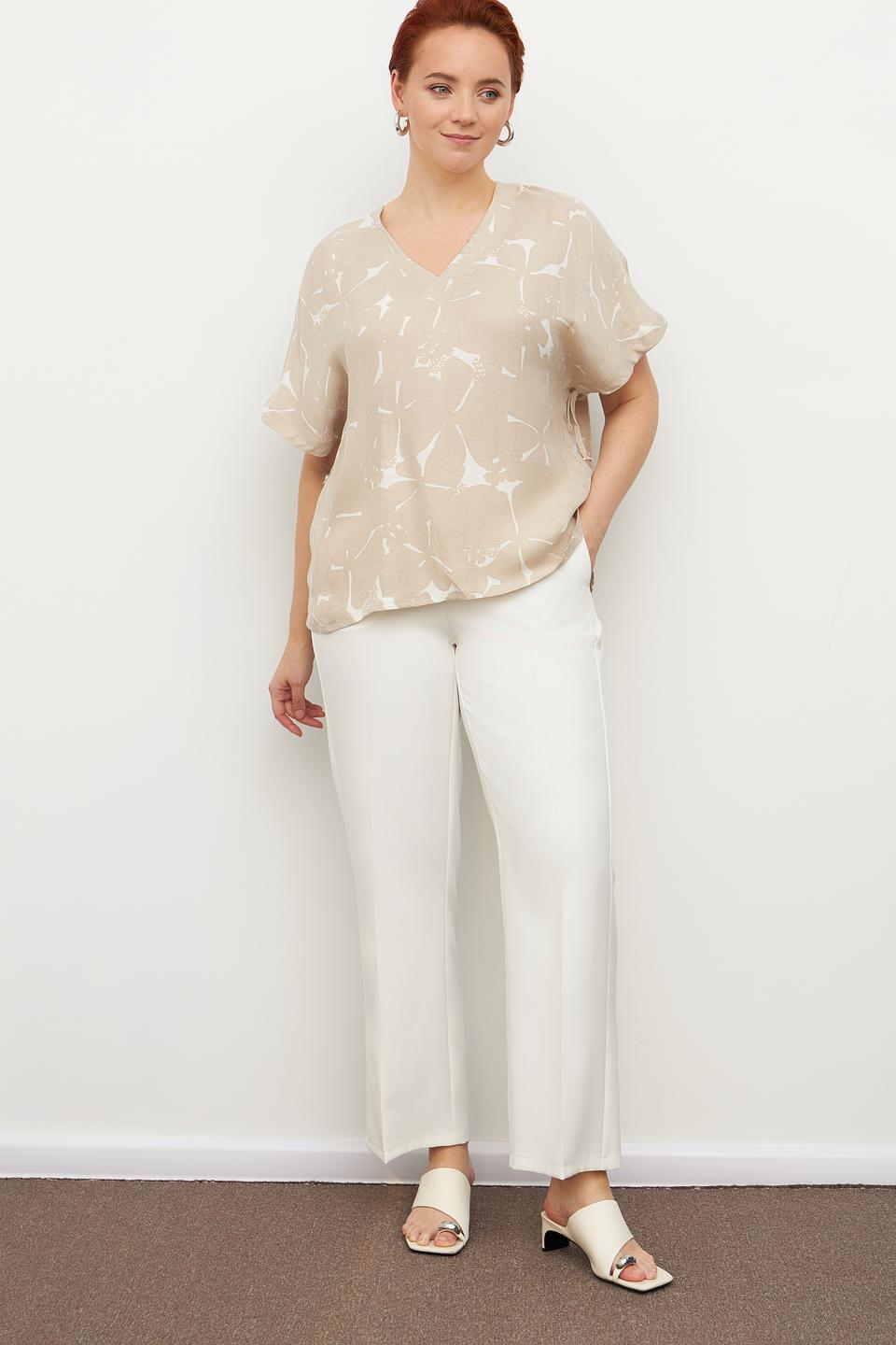 Блуза Margittes с принтом бежевая