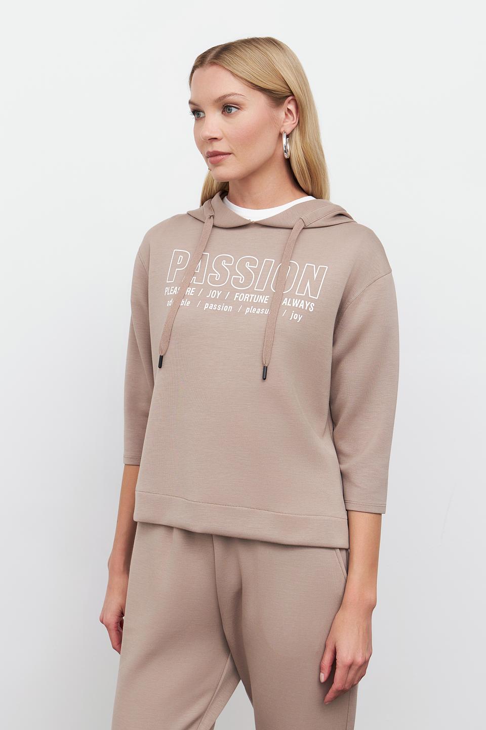 Пуловер Pezzo с надписью бежевый