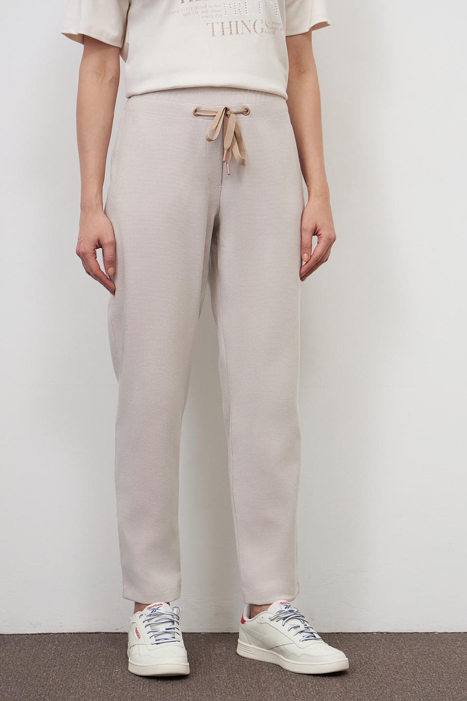 Брюки трикотажные Betty and Co бежевые