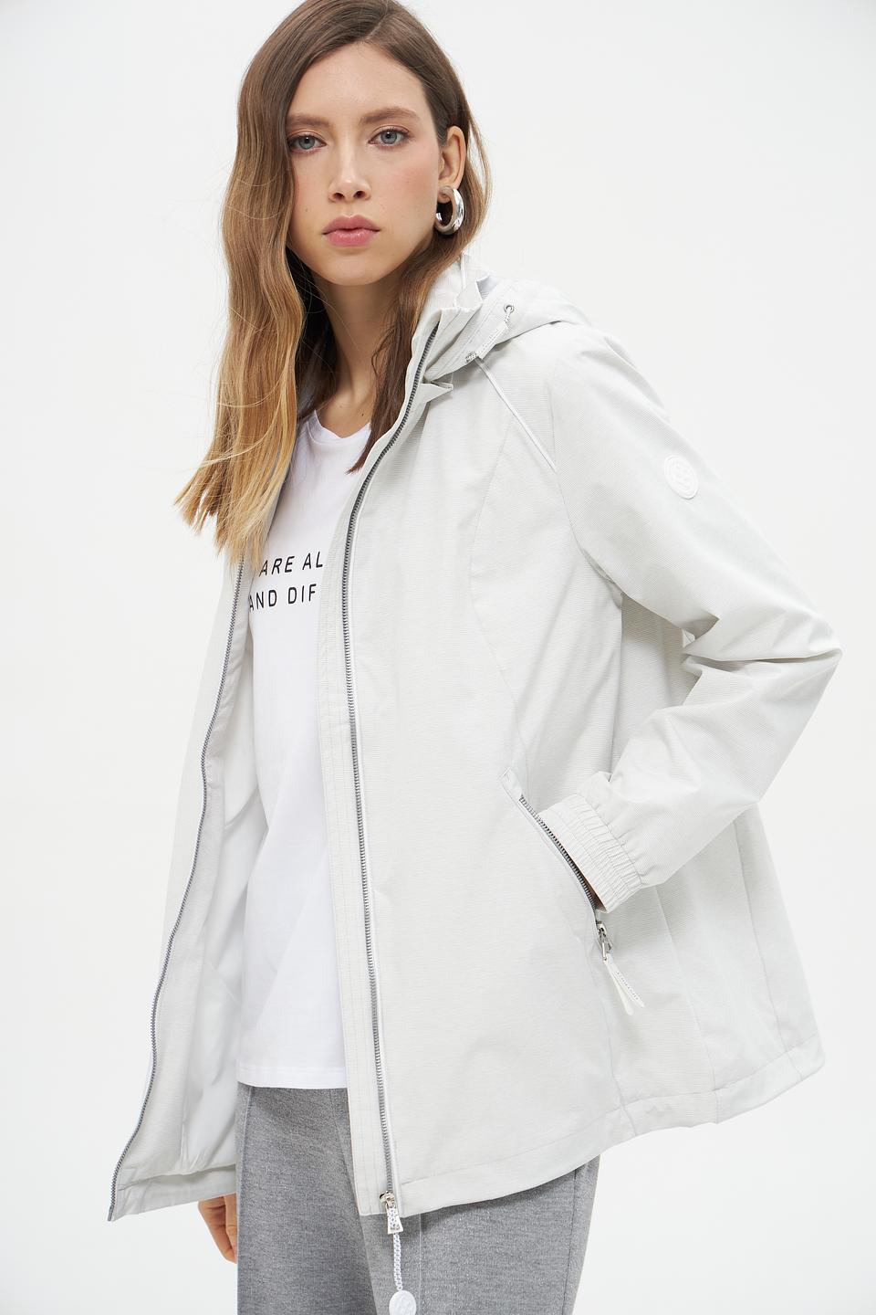 Куртка District женская светло-серая