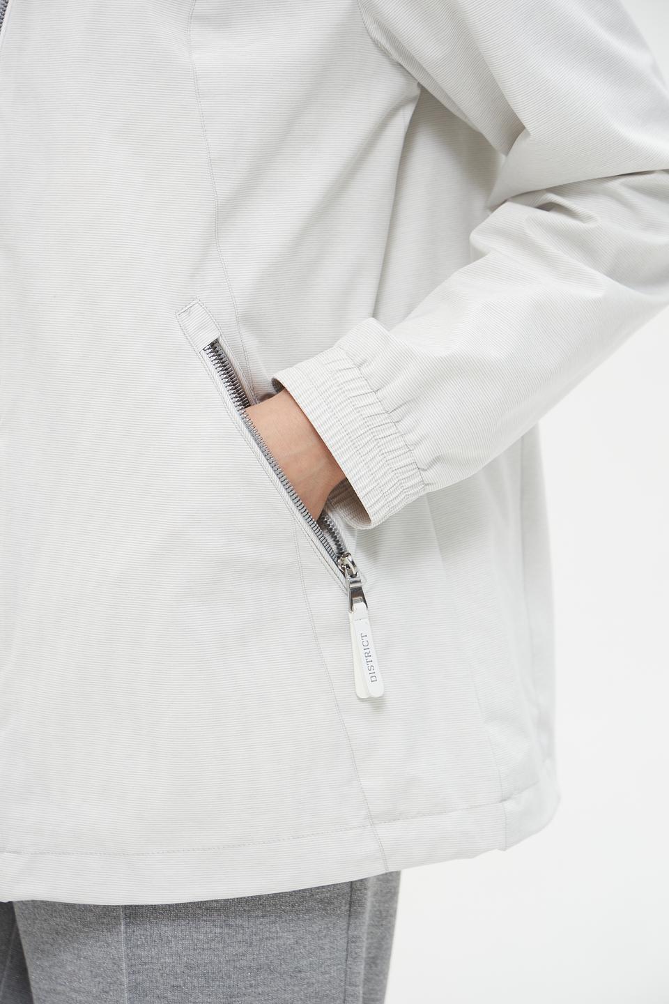 Куртка District женская светло-серая