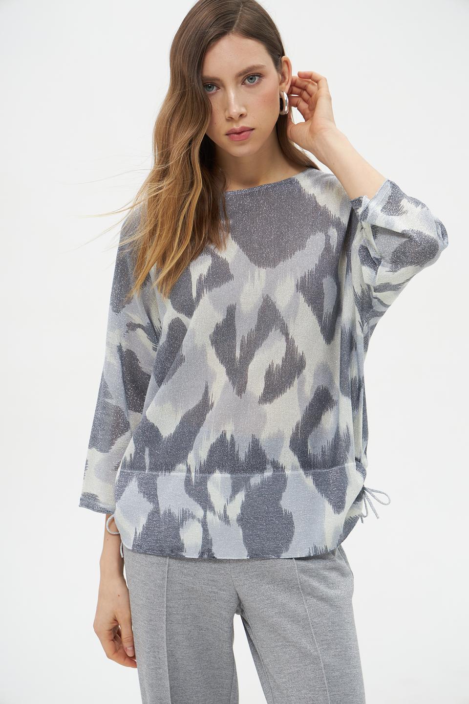 Пуловер Lecomte с принтом серый