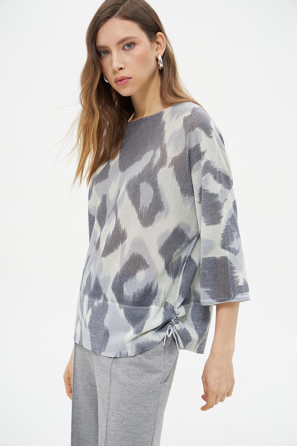 Пуловер Lecomte с принтом серый