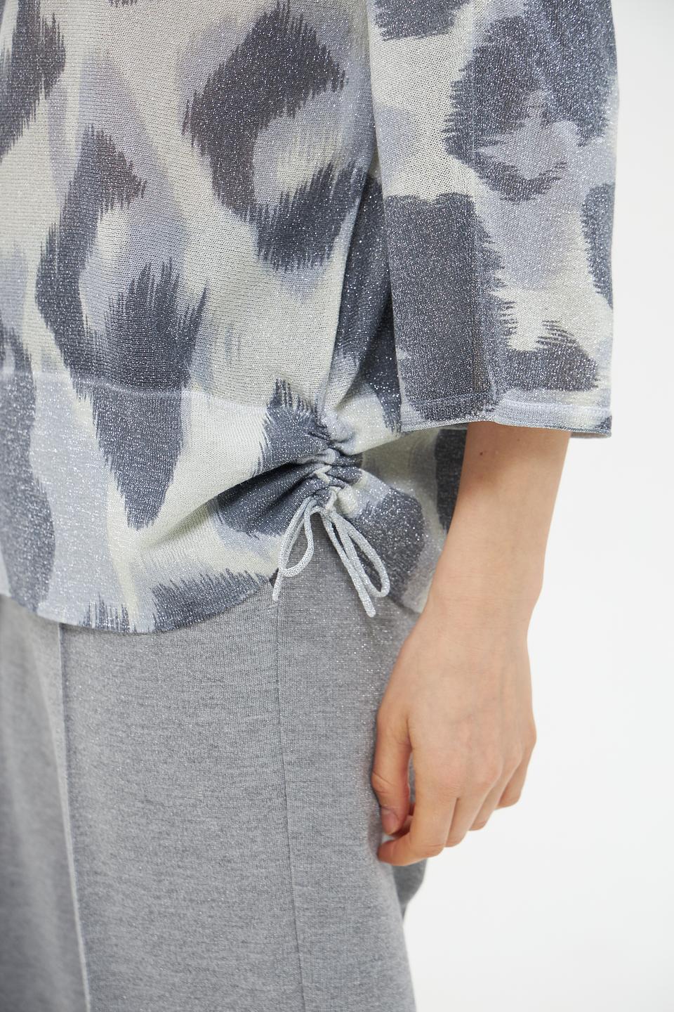 Пуловер Lecomte с принтом серый