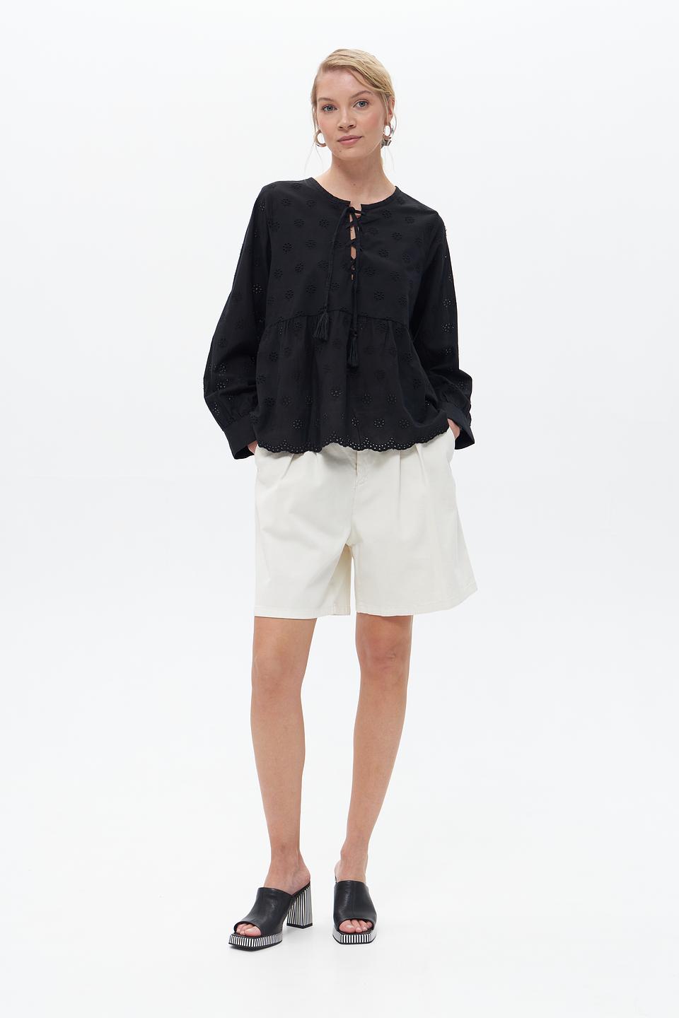 Блузка Broadway чёрная с вышивкой