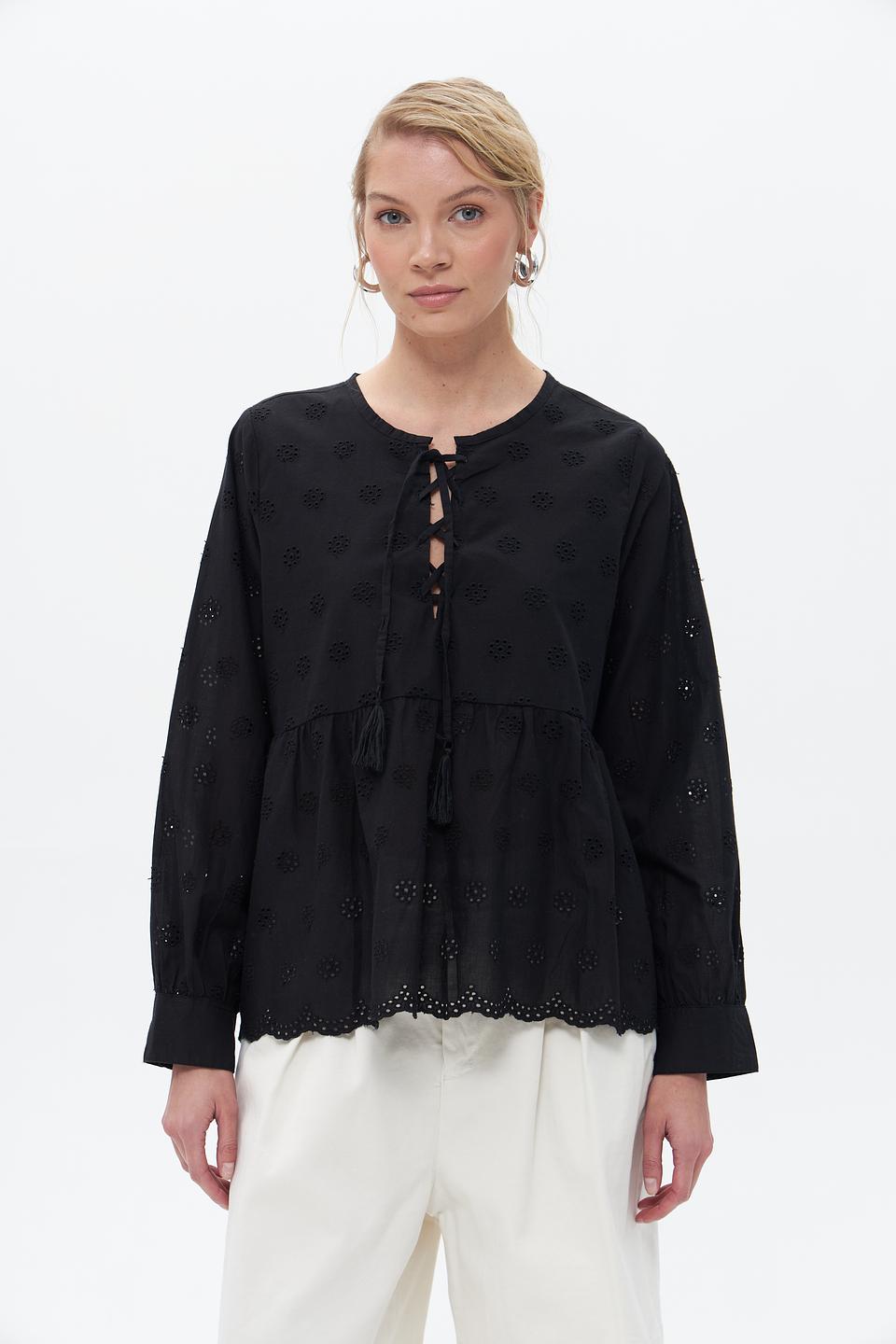 Блузка Broadway чёрная с вышивкой