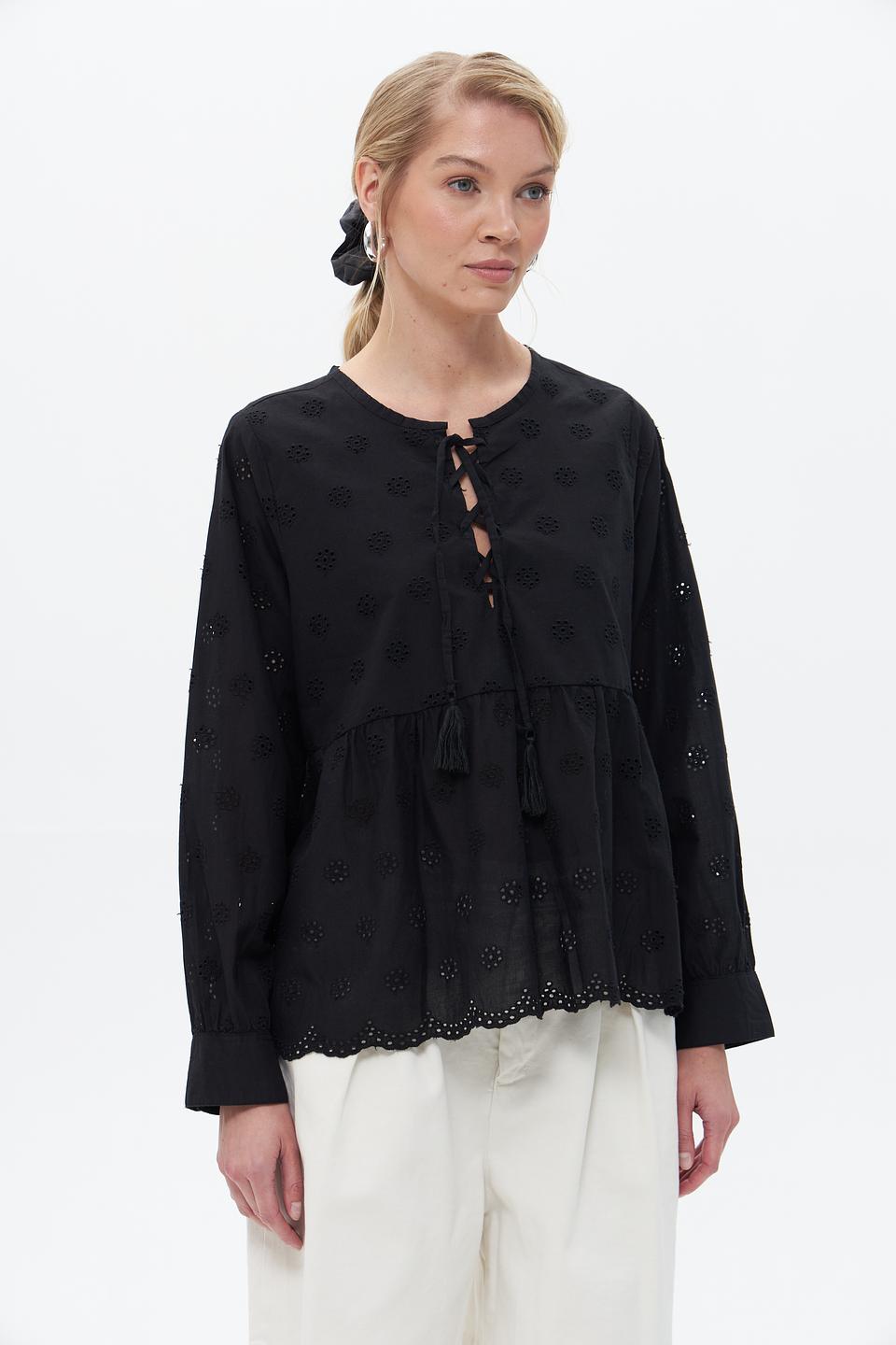Блузка Broadway чёрная с вышивкой