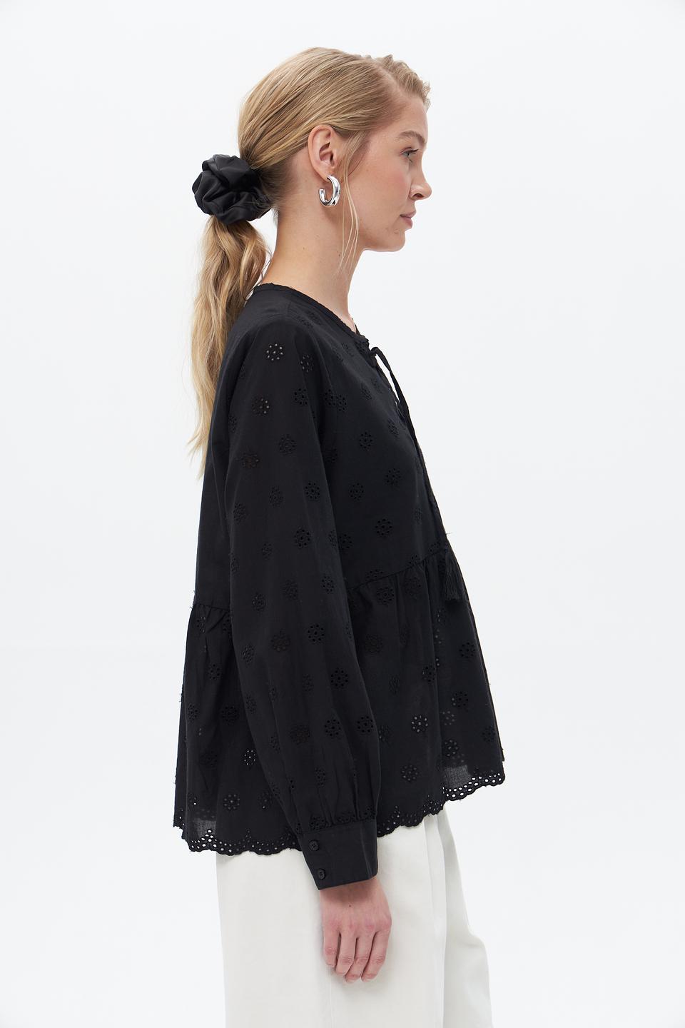 Блузка Broadway чёрная с вышивкой