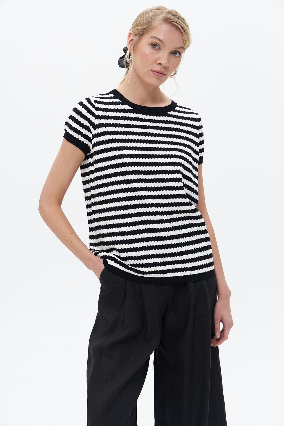 Пуловер UNQ в полоску чёрно-белый