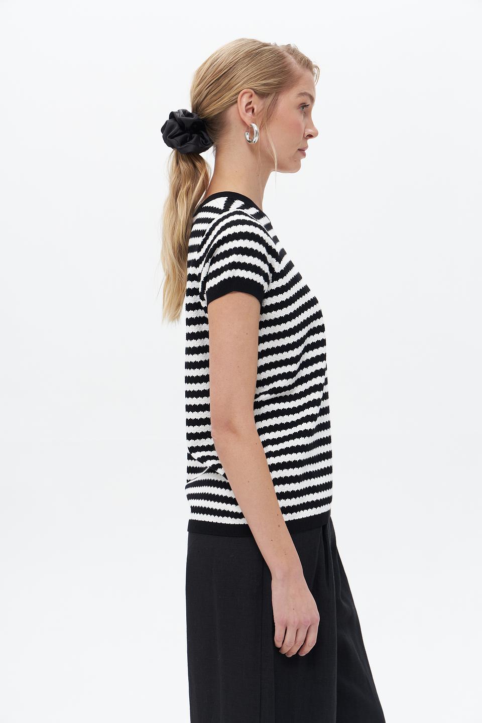 Пуловер UNQ в полоску чёрно-белый
