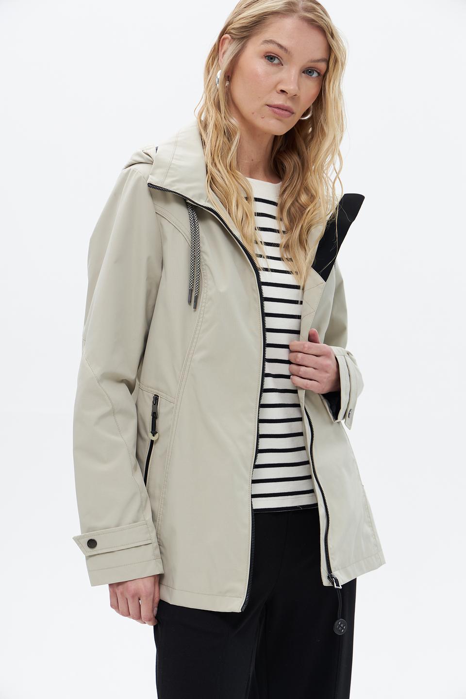Куртка District женская бежевая