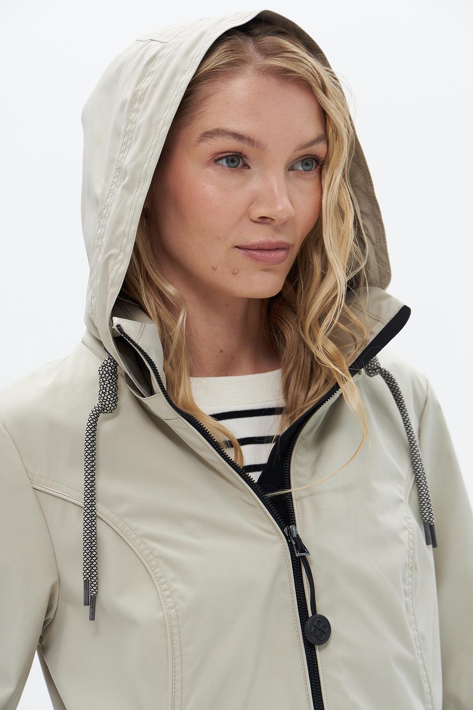 Куртка District женская бежевая