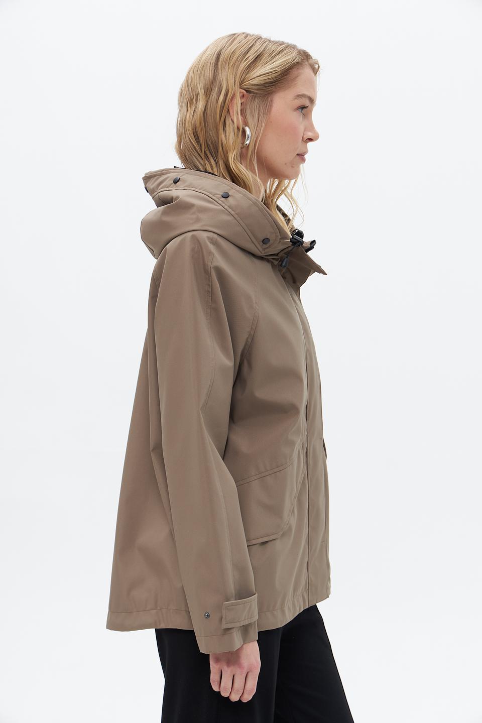 Куртка District женская бежевая