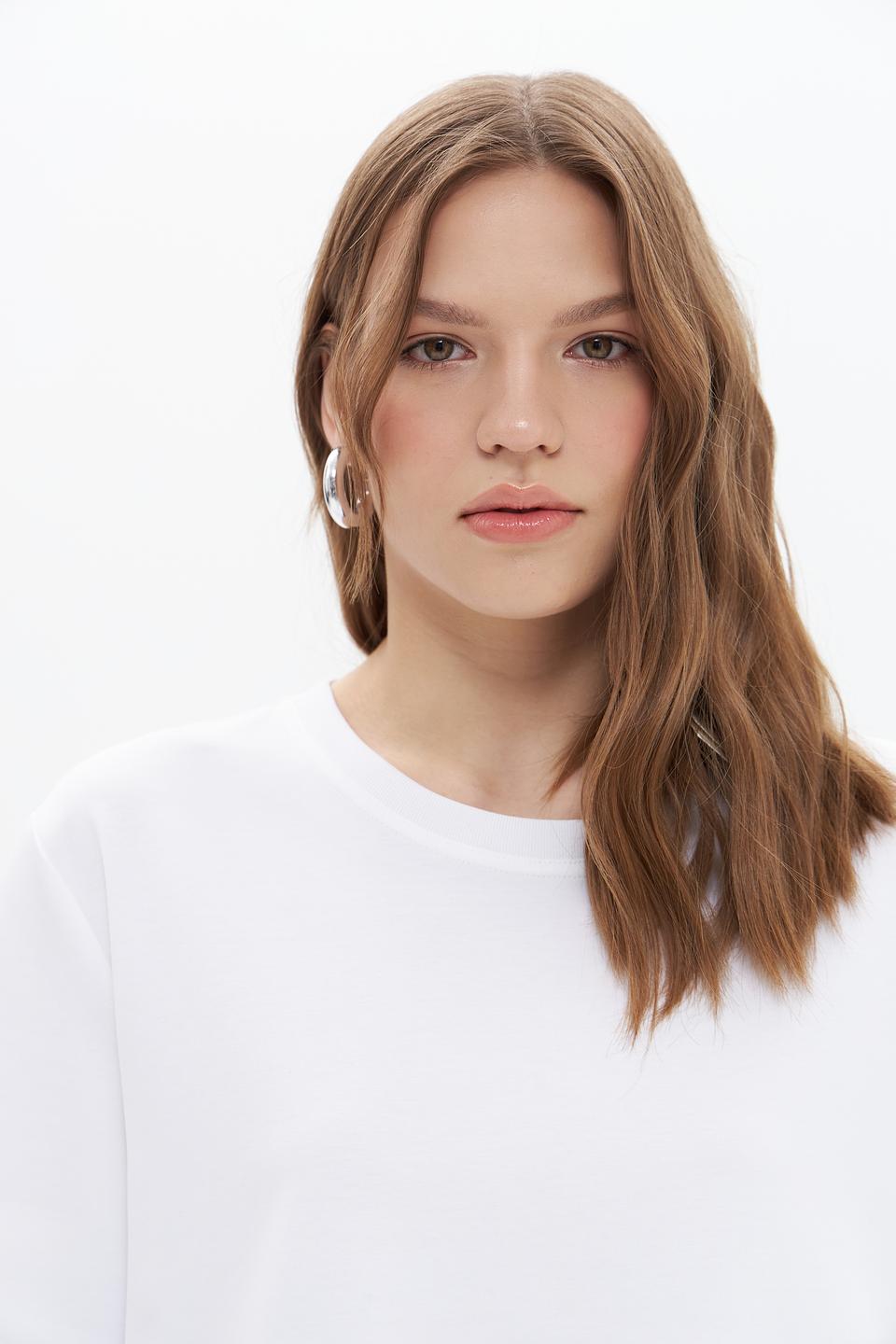 Футболка UNQ женская белая оверсайз