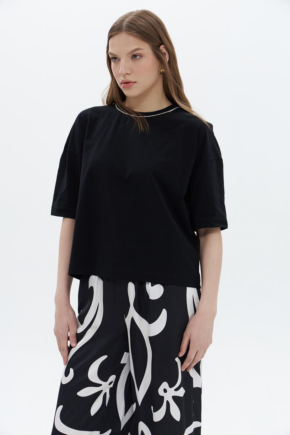 Футболка UNQ женская чёрная оверсайз