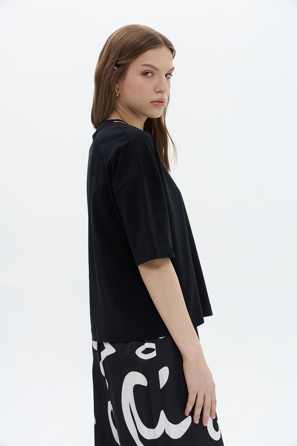 Футболка UNQ женская чёрная оверсайз