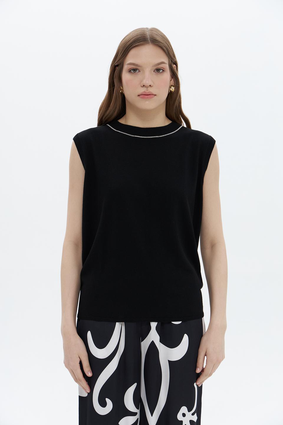 Топ UNQ женский черный с отделкой