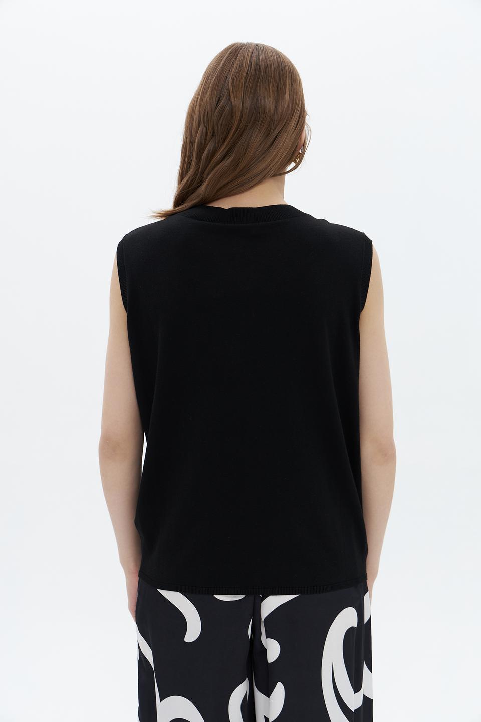 Топ UNQ женский черный с отделкой