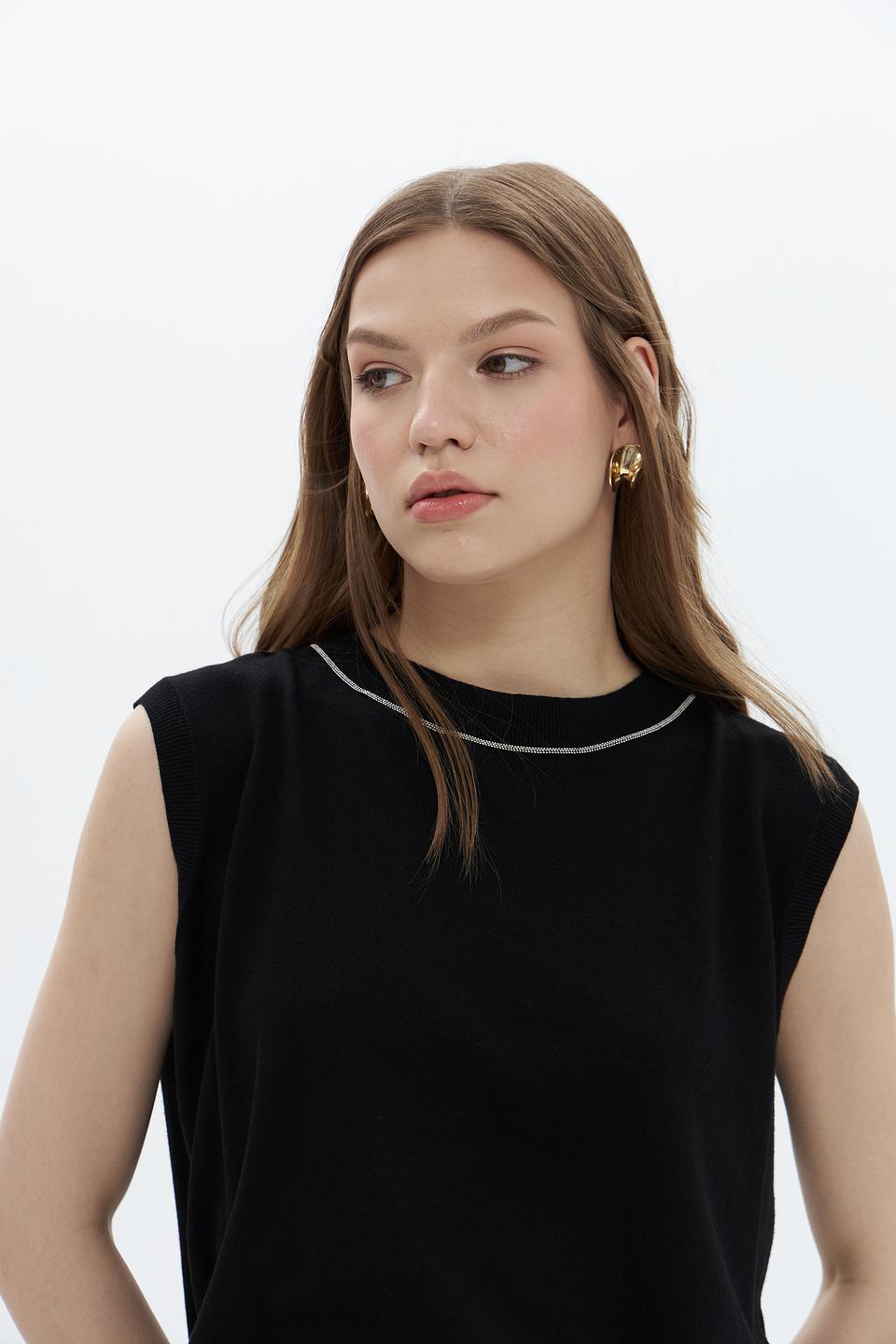 Топ UNQ женский черный с отделкой