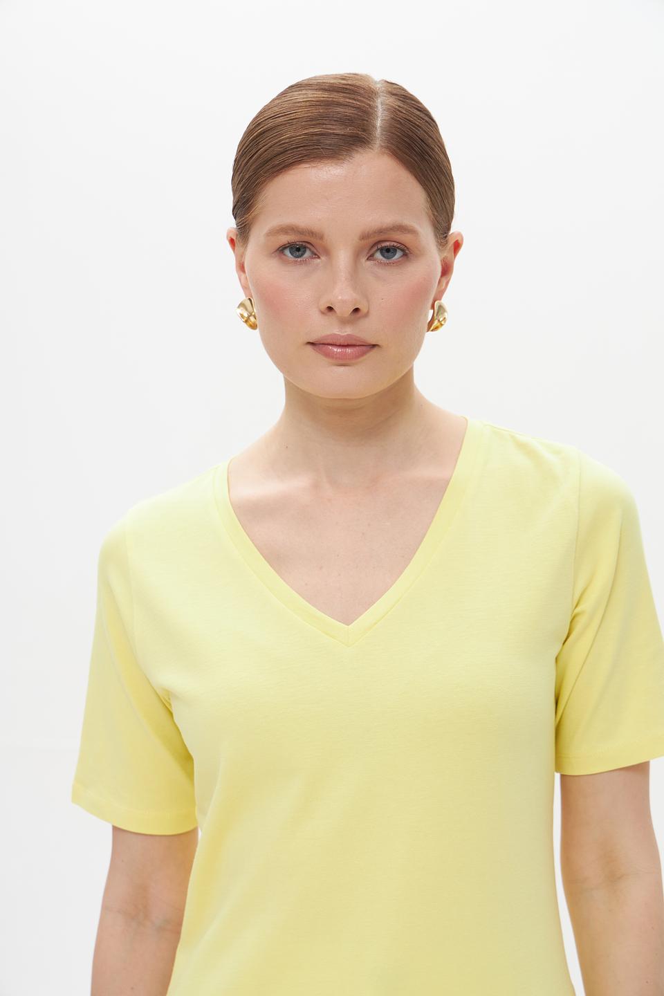 Футболка More and More женская лимонная