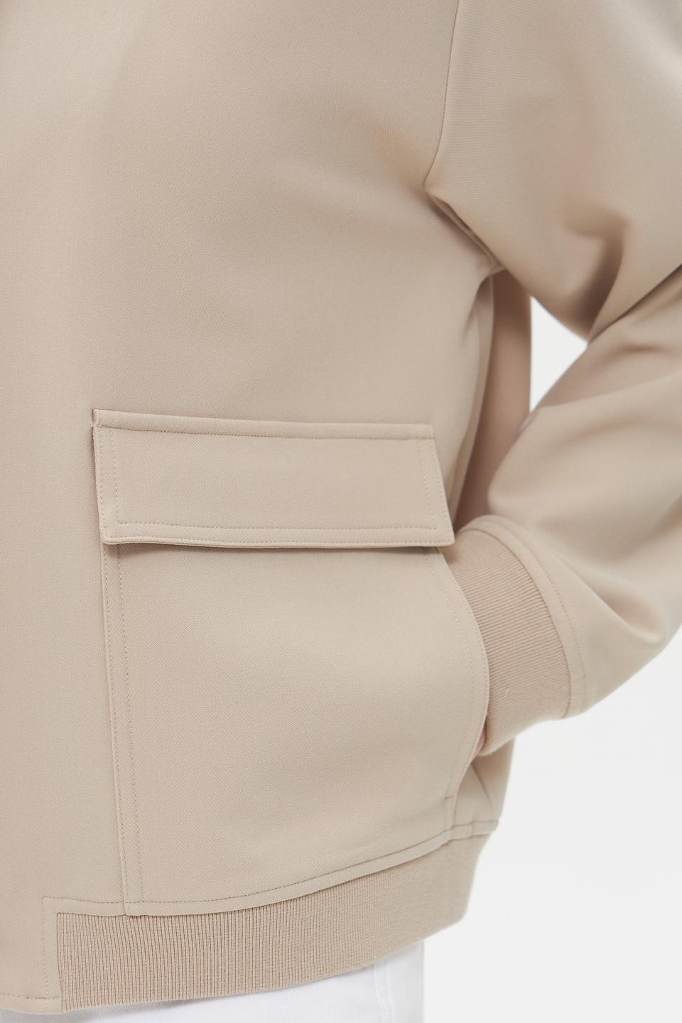 Жакет UNQ бежевый приталенный