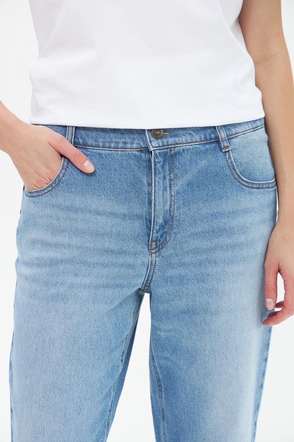 Джинсы Gardeur с потертостями голубые