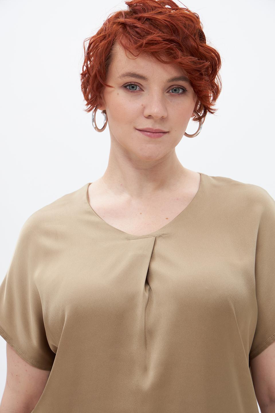 Блуза Lebek с запахом бежевая