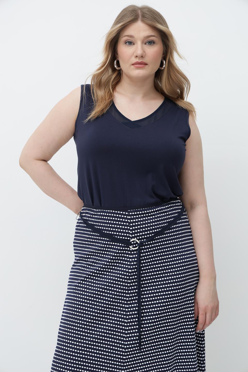 Топ Lebek с V-образным вырезом