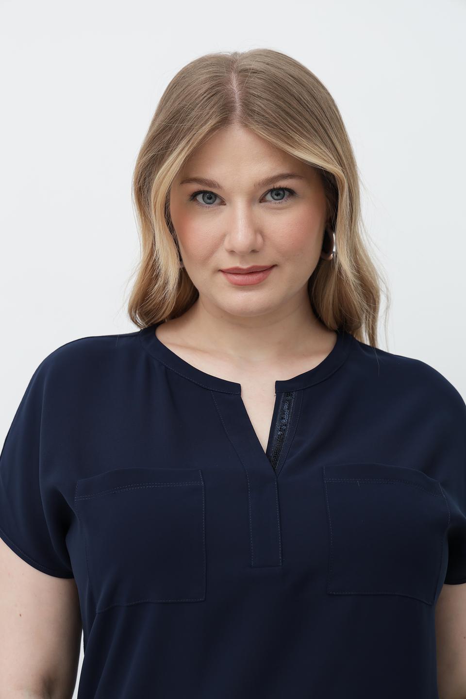 Блузка Rabe collection темно-синяя с карманом