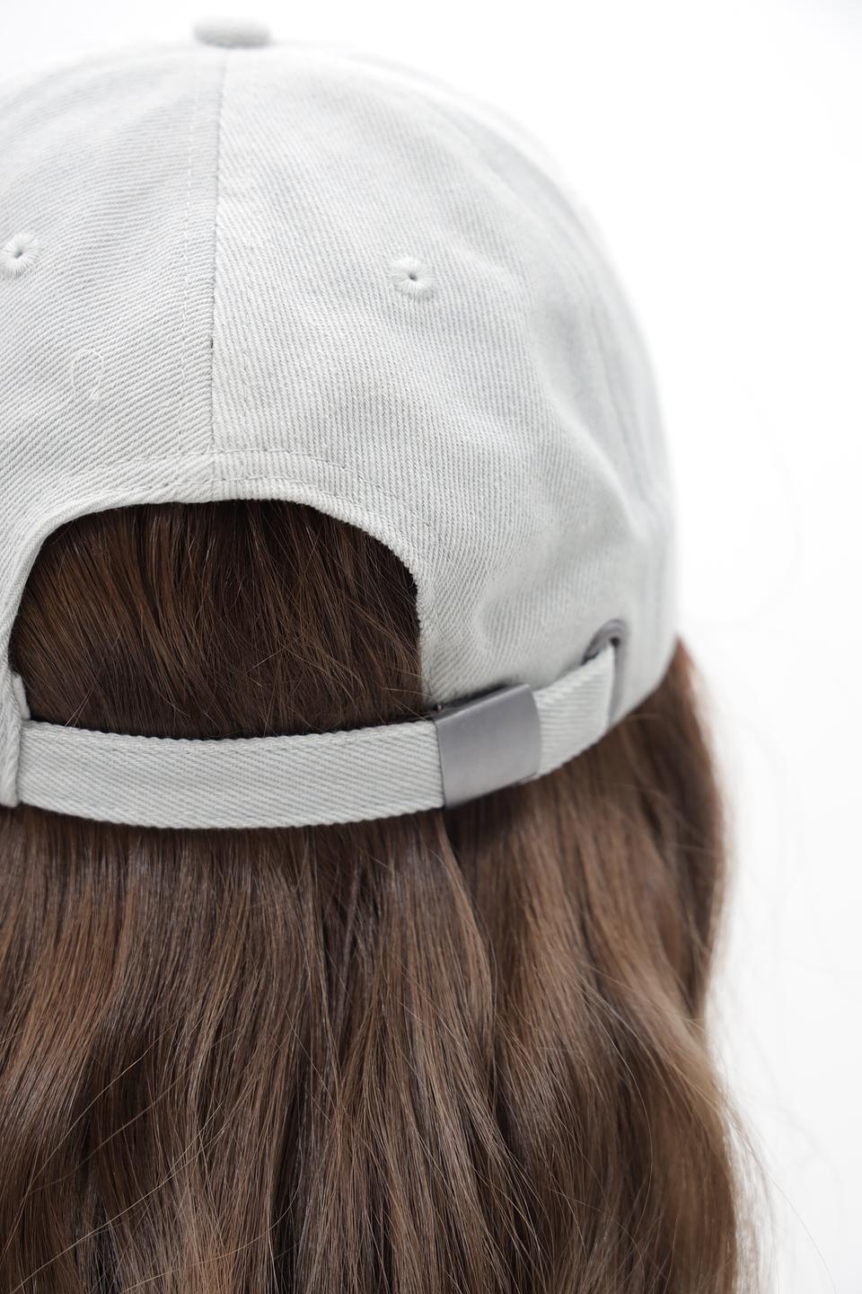 Бейсболка Loevenich белая