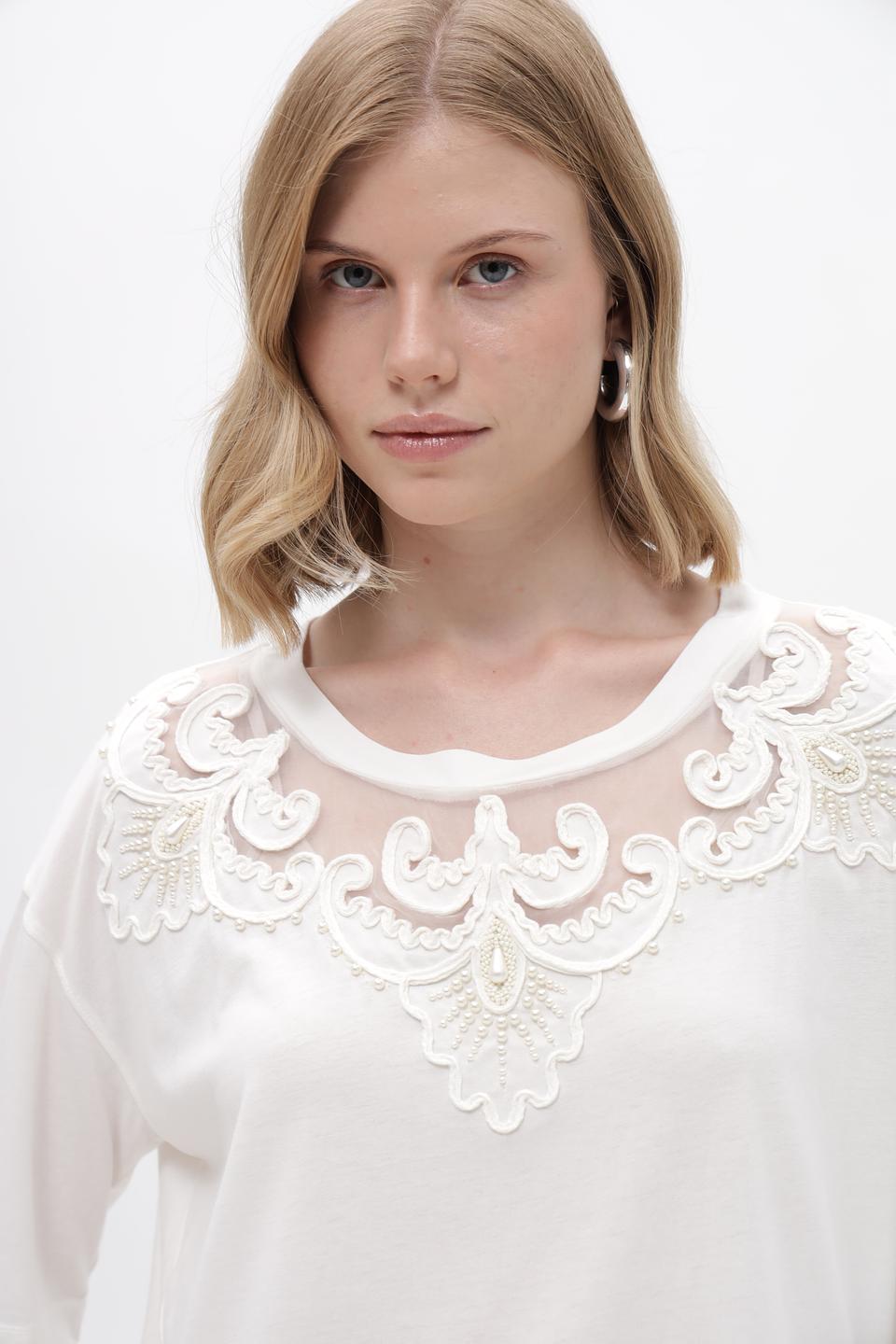 Футболка Monari с вышивкой