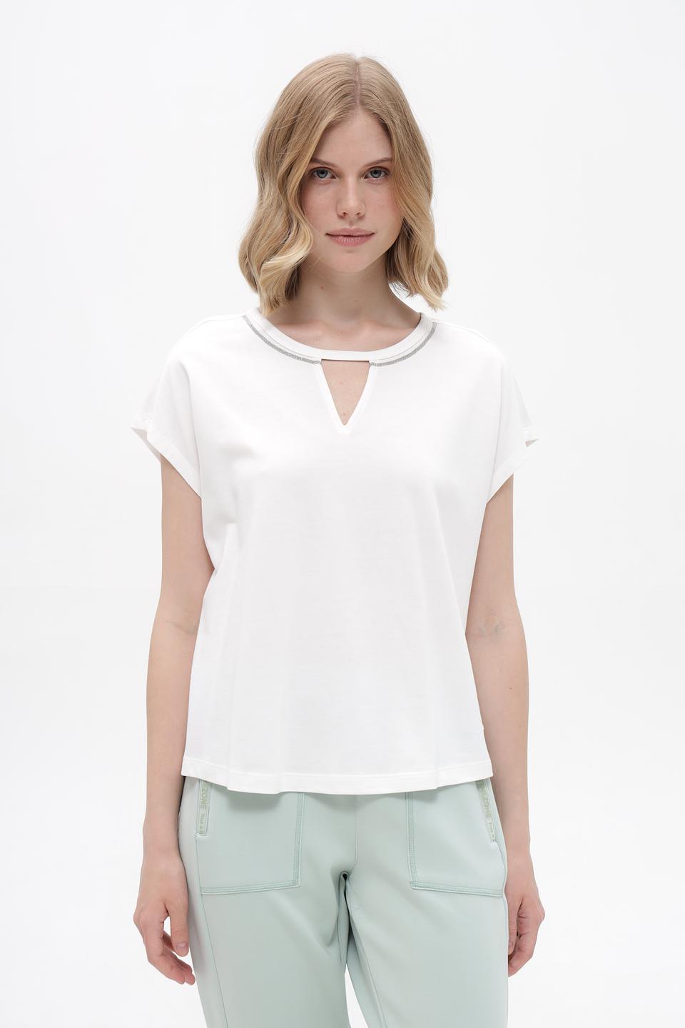 Футболка Monari с вырезом