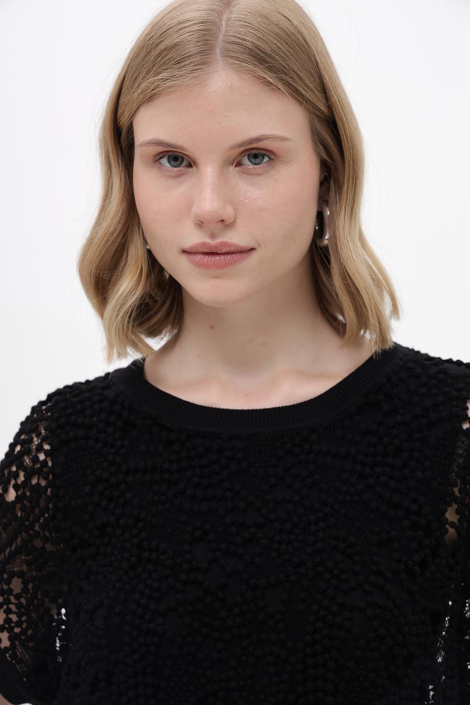 Пуловер Monari с кружевом черный