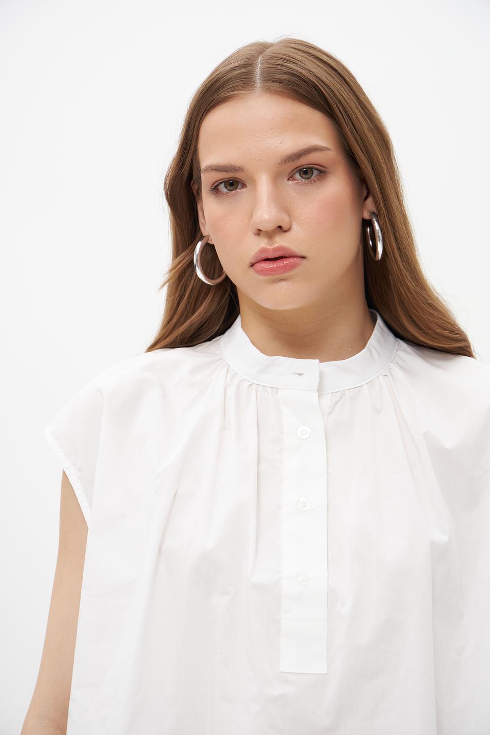 Блузка Croche женская белая с воланами