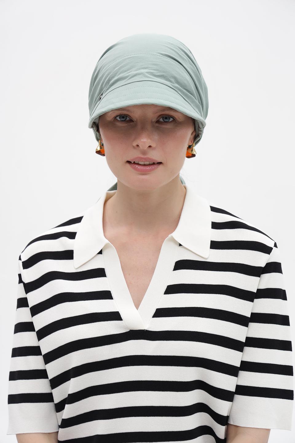 Кепка Loevenich с завязками мятная