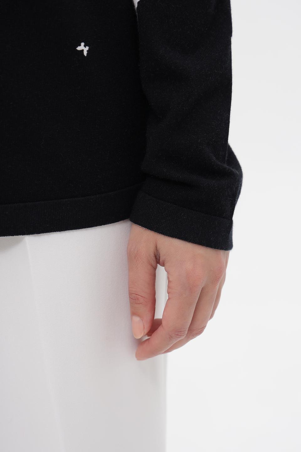 Пуловер Just Valeri с бабочками чёрный