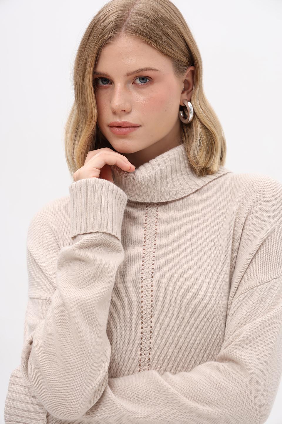 Пуловер Pezzo с высоким воротом