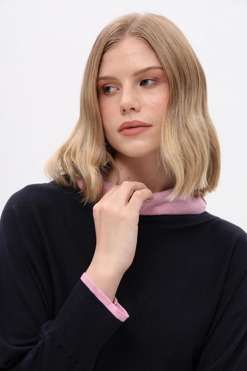 Пуловер Pezzo с розовой отделкой