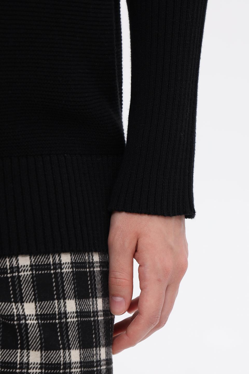 Пуловер Pezzo черный