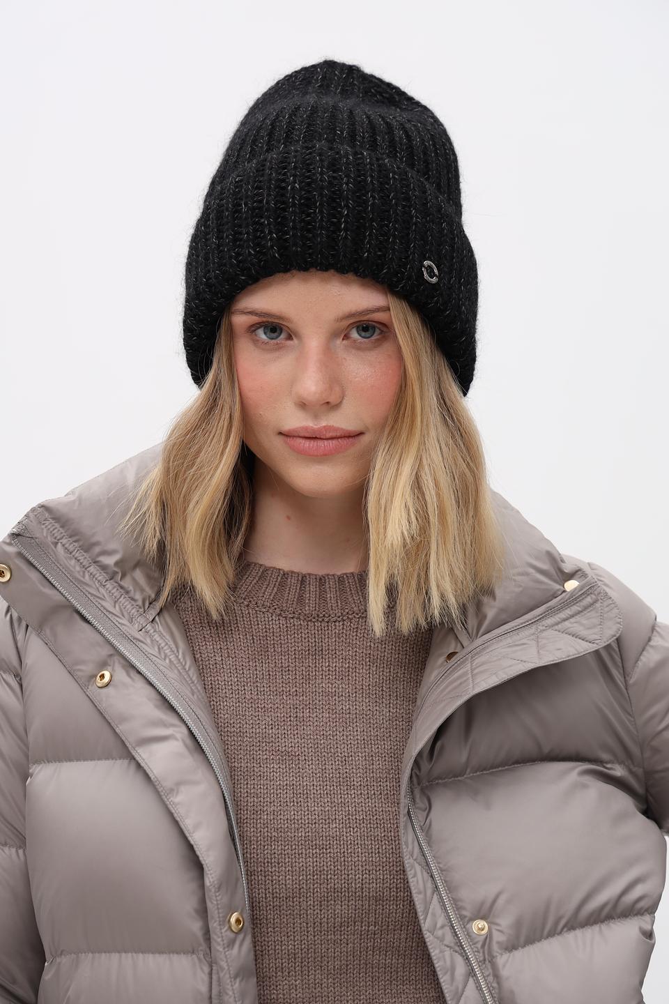 Шапка Marhatter чёрная вязаная